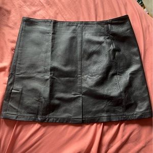 100% Leather Black VTG Newport News Easy Style Skirt - Sz 16 ❣️